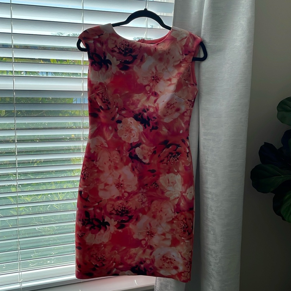 Beautiful midi dress perfect for work, networking event, dinner or brunch.